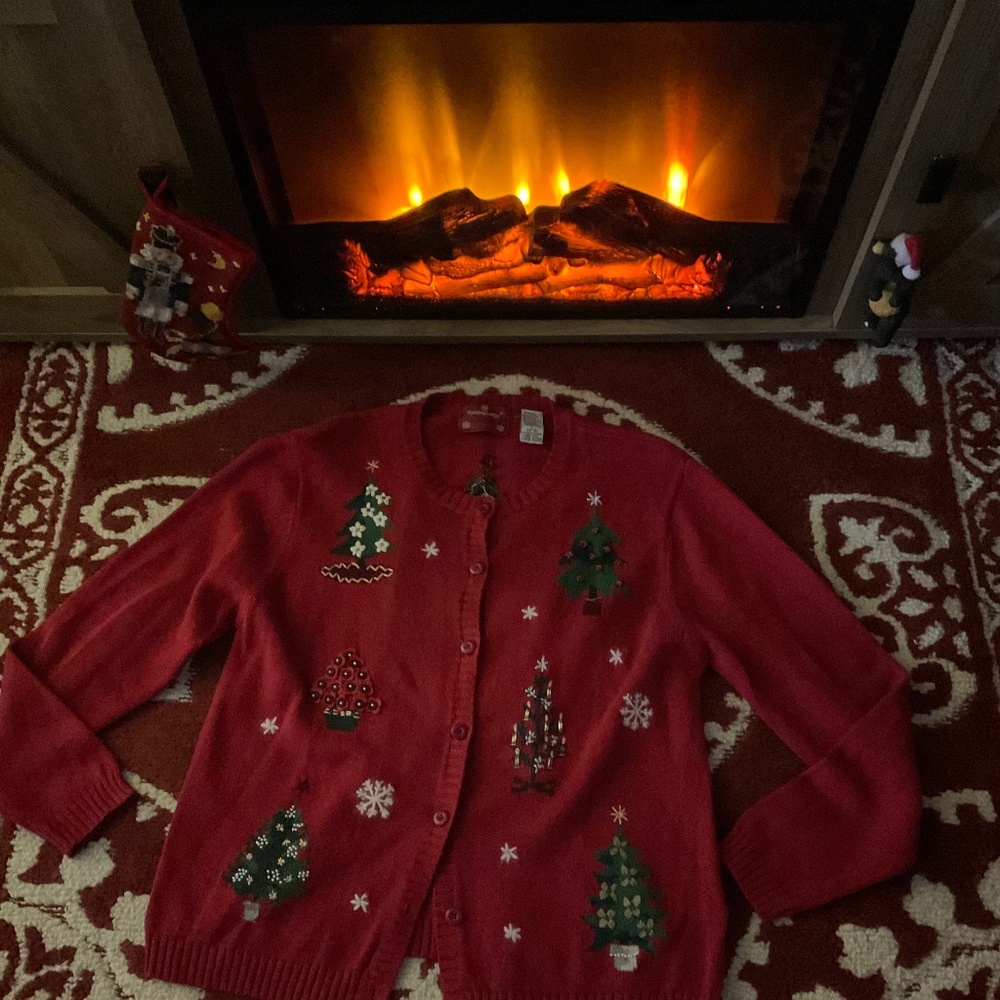 Fun and Whimsical, vintage Christmas Tree Cardigan - Picture 7 of 12